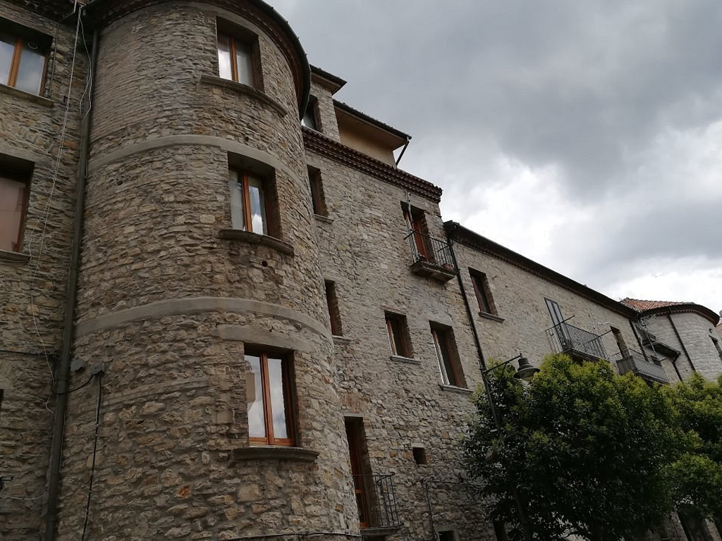 DUE TORRI E CINTA MURARIA