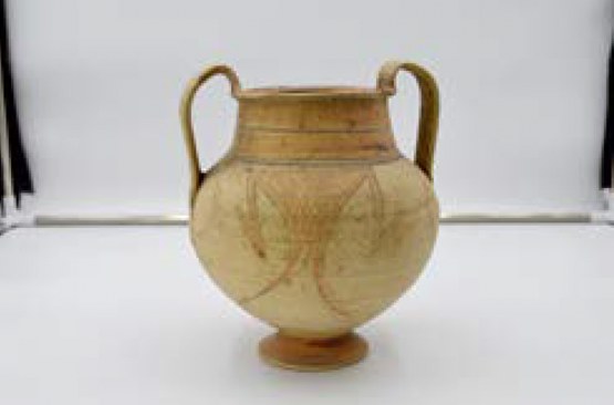 Vaso per liquidi (cantaroide) con figura maschile stilizzata.